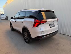 2025 Mahindra XUV700 AX7