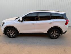 2025 Mahindra XUV700 AX7