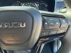 2025 Isuzu D-MAX BLADE