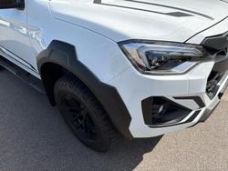 2025 Isuzu D-MAX BLADE