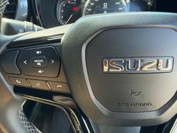 2025 Isuzu D-MAX BLADE