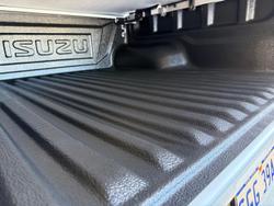 2025 Isuzu D-MAX BLADE
