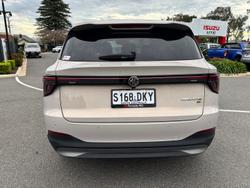 2025 MG MGS5 EV Essence 62 ZS3EM MY25 Champagne Gold