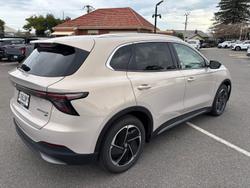 2025 MG MGS5 EV Essence 62 ZS3EM MY25 Champagne Gold