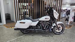 Harley-Davidson FLHX Street Glide (117)