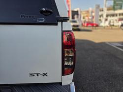2012 Nissan Navara ST-X 550