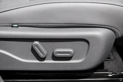 2026 Leapmotor B10 Design LR