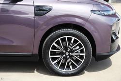 2026 Leapmotor B10 Design LR