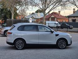 2026 Leapmotor B10 Design LR