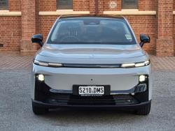 2026 Leapmotor B10 Design LR