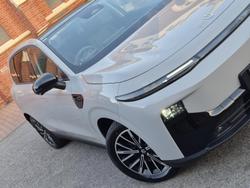 2026 Leapmotor B10 Design LR