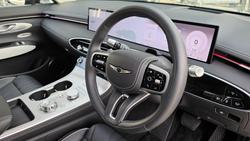 2025 Genesis GV70 2.5T SIGNATURE