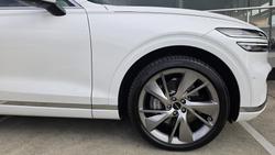 2025 Genesis GV70 2.5T SIGNATURE
