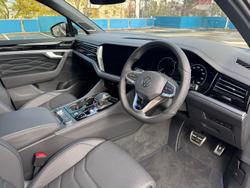 2026 Volkswagen Touareg R