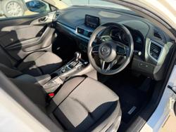 2018 Mazda 3 Neo Sport