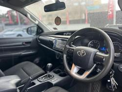 2016 Toyota Hilux SR