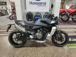 Husqvarna Svartpilen 801