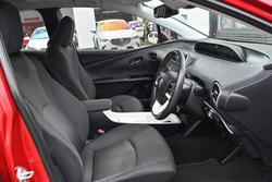 2016 Toyota Prius ZVW50R Emotional Red