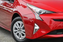 2016 Toyota Prius ZVW50R Emotional Red