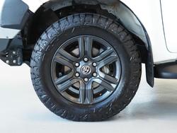 2023 Toyota Hilux SR