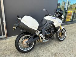Triumph 2008 1050cc triumph tiger RED/WHITE