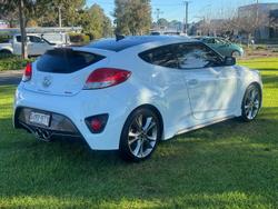 2017 Hyundai Veloster SR Turbo FS5 Series II White Crystal