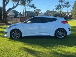 2017 Hyundai Veloster SR Turbo FS5 Series II White Crystal