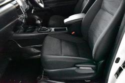 2023 Toyota Hilux SR