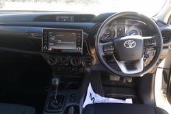 2022 Toyota Hilux SR