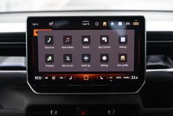 2024 Volkswagen ID. Buzz Pro BEV560