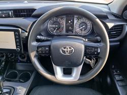 2022 Toyota Hilux SR
