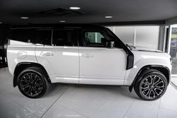 2026 Land Rover Defender 110 P635 OCTA