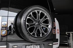 2026 Land Rover Defender 110 P635 OCTA
