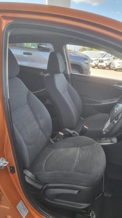 2015 Hyundai Accent Active