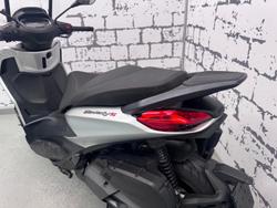 2021 Piaggio Beverly 400 S Beverly Silver
