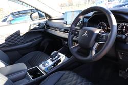 2023 Mitsubishi Outlander Exceed