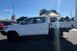 2024 Toyota Hilux SR
