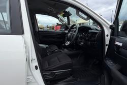 2024 Toyota Hilux SR