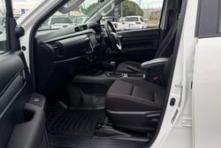 2024 Toyota Hilux SR