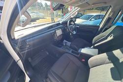 2024 Toyota Hilux SR