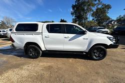 2024 Toyota Hilux SR