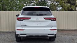 2022 Mitsubishi Outlander LS