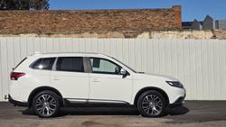 2017 Mitsubishi Outlander LS Safety Pack