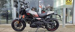 2026 Royal Enfield Guerrilla 450 Guerrilla Grey
