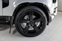 2026 Land Rover Defender 110 D350 X-Dynamic HSE