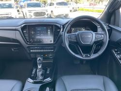 2025 Isuzu D-MAX BLADE