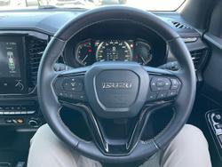 2025 Isuzu D-MAX BLADE