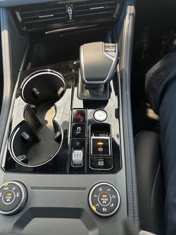 2025 Volkswagen Touareg R