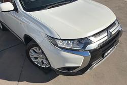 2021 Mitsubishi Outlander ES