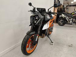 2026 Ktm 990 DUKE R Orange
